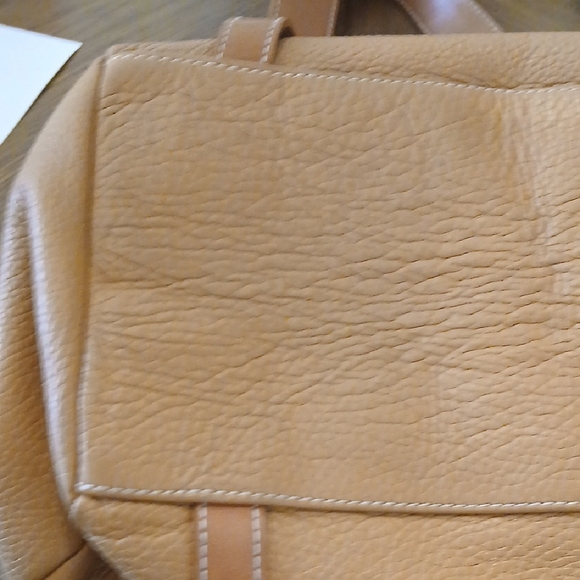 Chic Tan Leather Shoulder Bag - Picture 8 of 9
